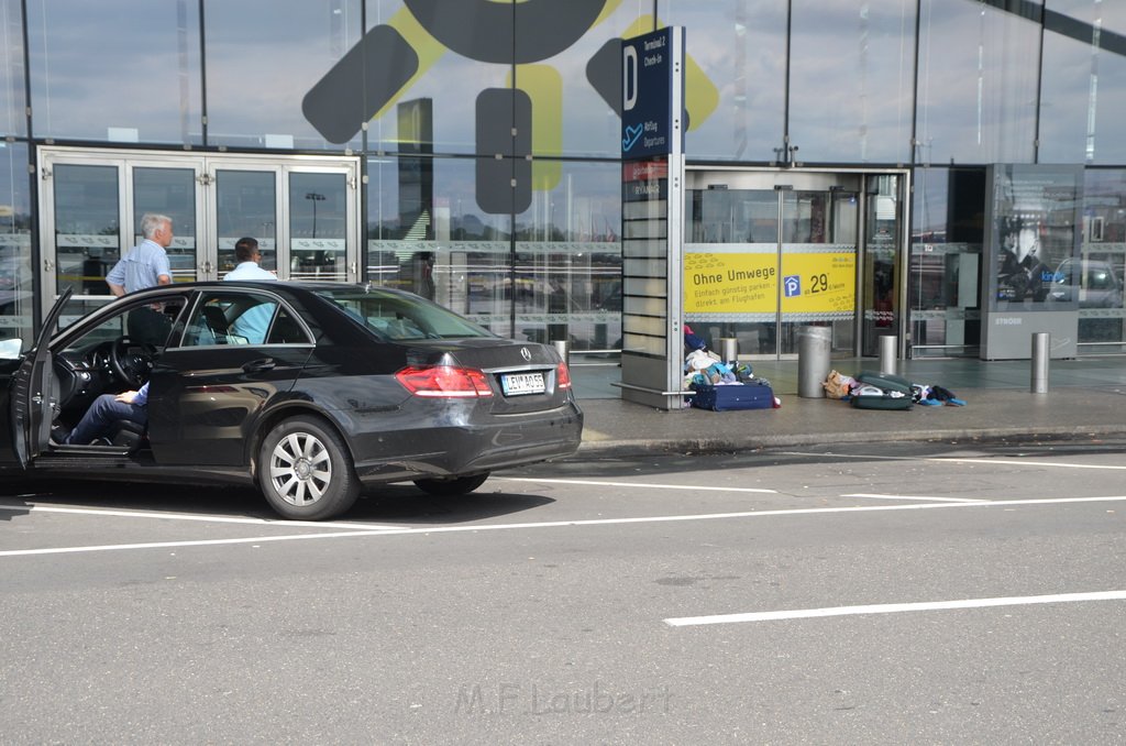 Verdaechtige Koffer Koeln Bonn Airport Koeln Porz  P09.JPG - Miklos Laubert